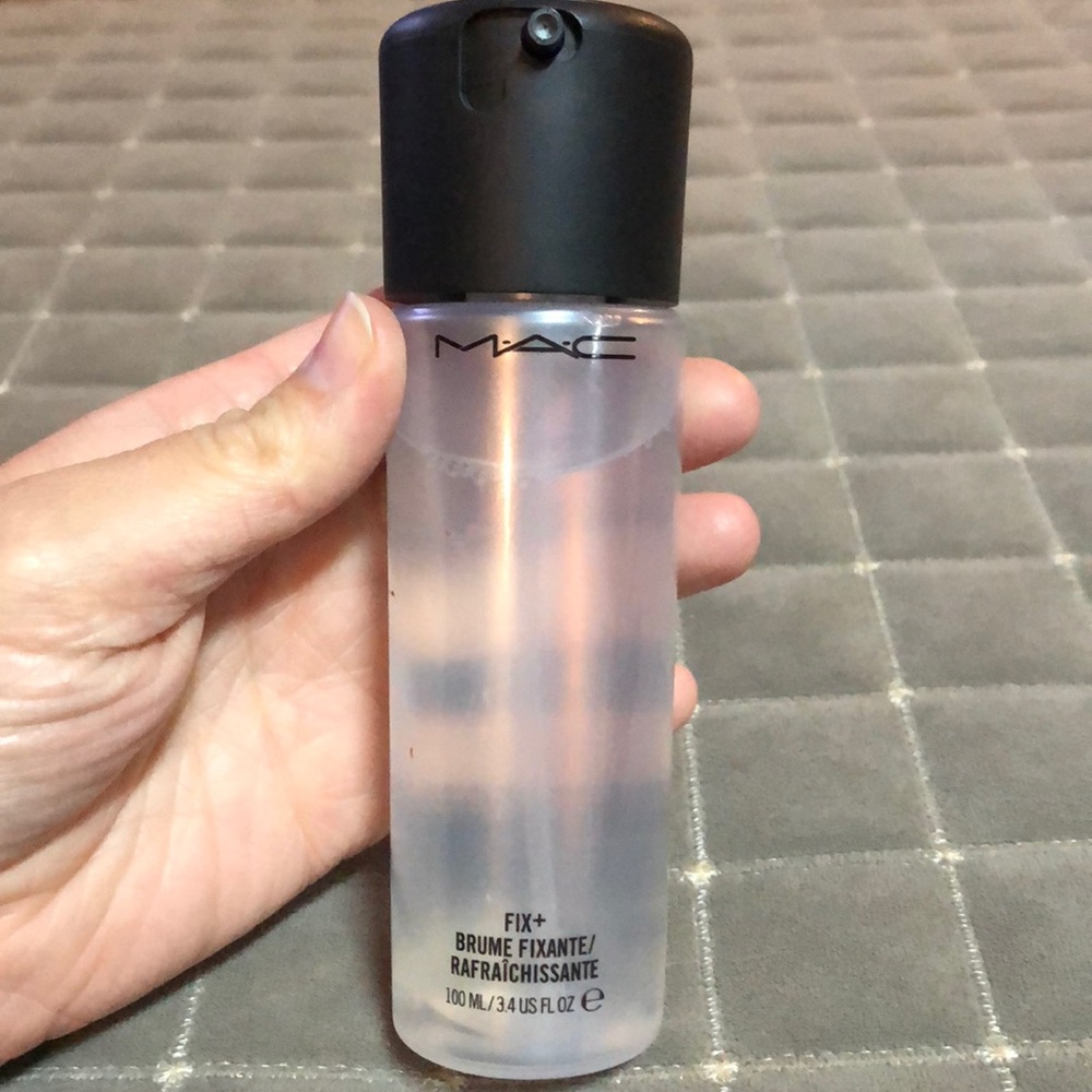 MAC skin refreshener, finishing mist size 3.4oz
